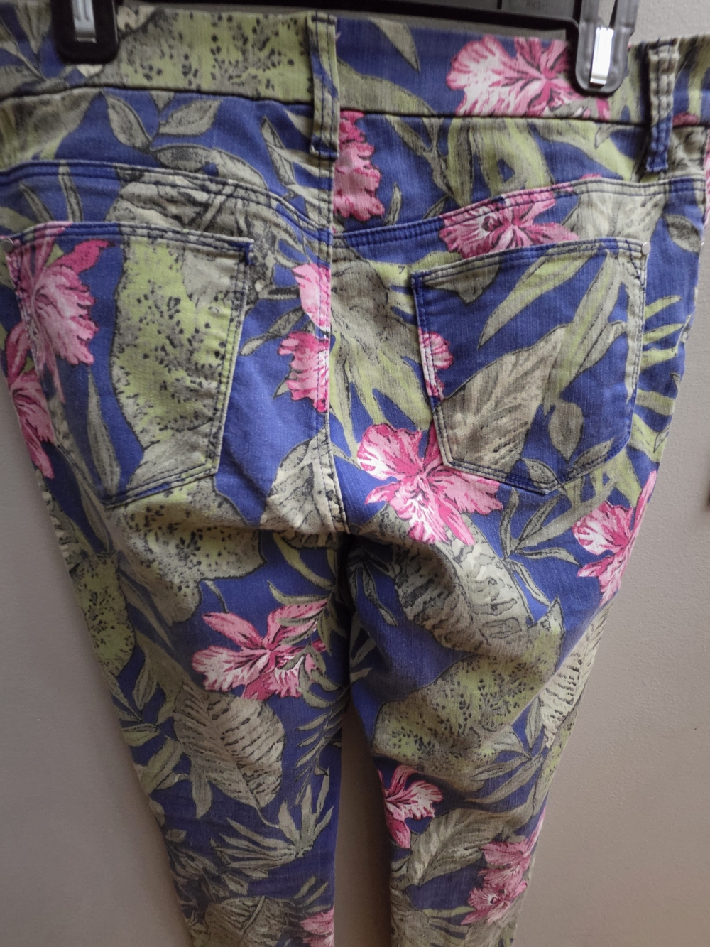 Chico's Floral/Palm Leaf Print Ankle Jean Pants Size 0.5 (6) - Picture 5 of 6